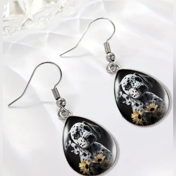 2/30$ Or 3/$35 Summer Dalmatian Floral Dog Crystal Glass Earrings (#096) - Picture 3 of 4